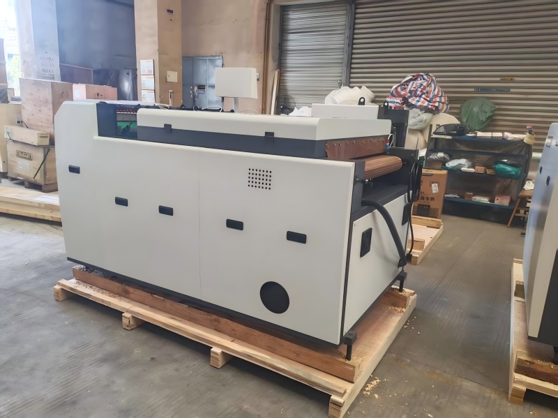 Скоро будет отгружена новая автоматическая машина для УФ-лакирования Star SGUV-760A.